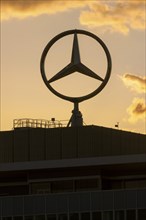 Merdedes star, Daimler, Mercedes-Benz, corporate headquarters, evening atmosphere, after sunset,