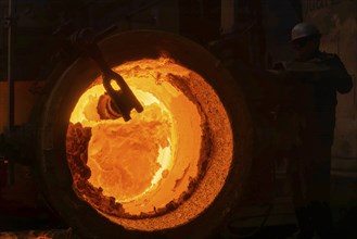 The Schmees foundry in Pirna, glowing ingot moulds