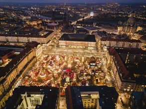 The 588th Dresden Striezelmarkt has reopened after a Corona-related break