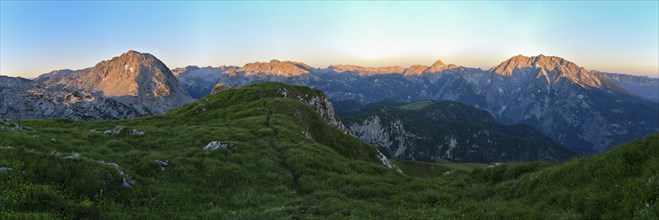 High-resolution panorama of Kahlersberg, Steinernes Meer and Watzmann at sunrise, Berchtesgaden