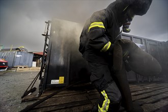 Hot training in the training container