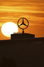 Mercedes star on Mercedes Benz branch in Stuttgart, sunset, Baden-Württemberg, Germany, Europe