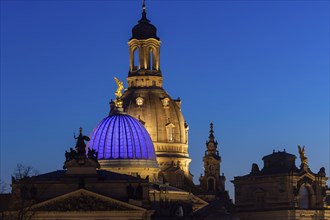 The portal of the new Saxon art society, the Fama dome and the dome of the Church of Our Lady in