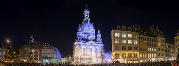 21st Christmas Vespers in front of the Church of Our Lady