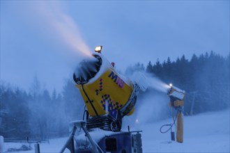 In anticipation of easing of the corona-induced logdown, the ski slope in Altenberg in Saxony's Ore