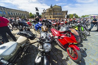 More than 5, 000 motorcyclists from Central Germany at protest against driving bans on Theaterplatz