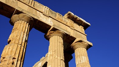 Super wide angle shot, detail, columns, chapter, entablature, Temple E, Hera Temple, Selinunte,