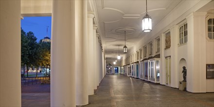 Theatre colonnades with a view of the spa hotel, Hessian State Theatre in the evening, Bowling