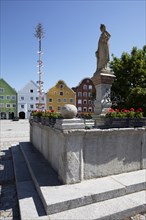 Market square with fountain, Obernberg am Inn, Innviertel, Upper Austria, Austria, Europe