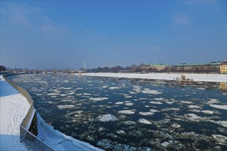 Ice drift on the Elbe in Dresden