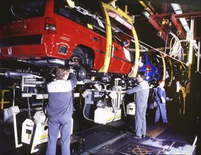 Industry, production, automation of the car industry, worker at conveyor belt, robot, 12 06 1995