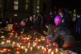 On the 69th anniversary of the Allied bombing of Dresden, Dresdeners commemorate with candles at