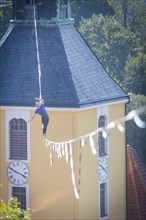 Highline and family festival in Hohnstein Highlines are stretched over the roofs of Hohnstein and