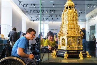 Wheelchair users in the Green Vault