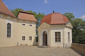 Chinese teahouse in the courtyard, temple, cottage, castle, Lichtenwalde, Niederwiesa, Saxony,