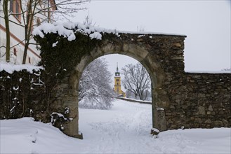 Augustusburg Hunting Lodge in the wintry Ore Mountains