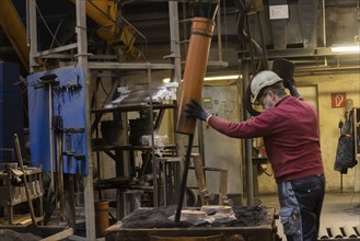 Edelstalgiesserei Schmees in Pirna, production of a sand mould