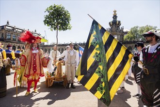 Return of the oranges from their winter quarters to the Dresden Zwinger