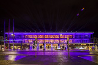 The Kulturpalast Dresden is a modernist GDR building designed by architect Wolfgang Hänsch.