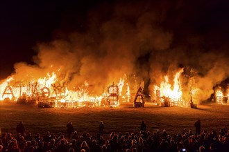 Grande Finale of the Travelling Theatre Festival on the Elbe Meadows