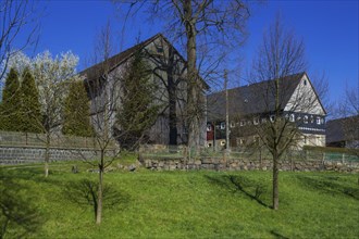 Niederottendorf is located between Berthelsdorf and Oberottendorf at the foot of the scenic Hohwald