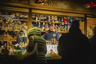 The 588th Dresden Striezelmarkt has reopened after a Corona-related break