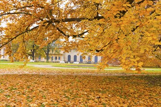 About 15 kilometres east of Dresden city centre, directly on the Elbe, lies Pillnitz Palace & Park,