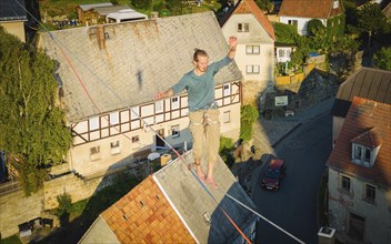 Highline and family festival in Hohnstein Highlines are stretched over the roofs of Hohnstein and