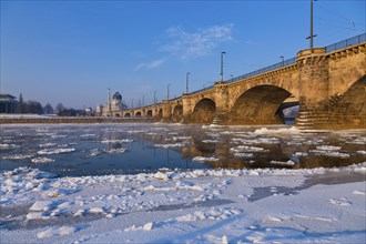 Ice drift on the Elbe in Dresden