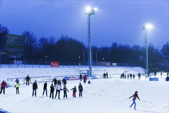 Ice skating in the EnergieVerbund Arena in the Ostra sports park