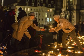 On the 69th anniversary of the Allied bombing of Dresden, Dresdeners commemorate with candles at