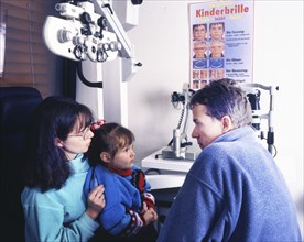 The regular check-up at the ophthalmologist, here on 23.11.1995 in Iserlohn, is a necessity for