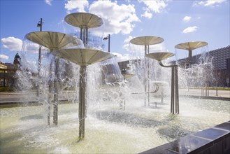 The bowl fountain by leonie Wirth, which was moved from Prager Strasse after a long break, now