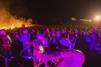 Grand finale of the travelling theatre festival on the Elbe meadows