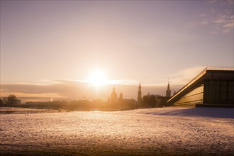 Sunrise on the banks of the Elbe in Dresden