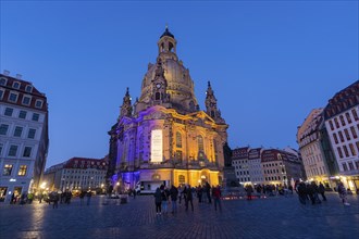 In Dresden, about 3, 000 people gathered on Neumarkt in front of the Church of Our Lady. In the