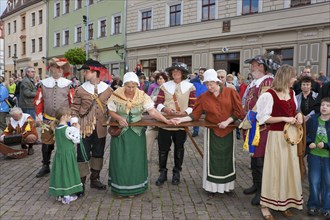 Pirna the members of the association Der Retter playfully re-enact the invasion of the Swedes in