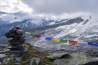 Prayer flags, Buddhism, hike, Schönbichlerhorn, mountain, snow, Berliner Höhenweg, glacier,