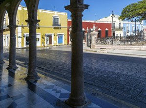 Colourful Spanish colonial buildings in main square, Campeche city centre, Campeche State, Mexico,