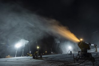 In anticipation of easing of the corona-induced logdown, the ski slope in Altenberg in Saxony's Ore