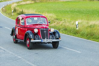 A drive for vintage vehicles. Skilful handling of the vehicle, finding the route by means of the