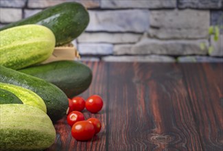 Courgettes (Cucurbita pepo), field cucumbers (Cucumis sativus), tomatoes (Solanum lycopersicum), on