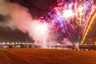 World record attempt on 26 November. At 7.30 pm sharp, the largest single pyrotechnic battery was