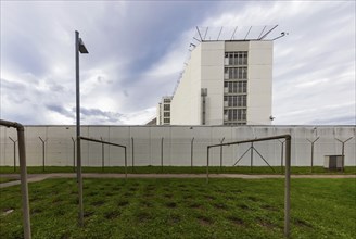 Stammheim Prison, JVA, exterior view of the maximum security prison with prison wall, Stuttgart,