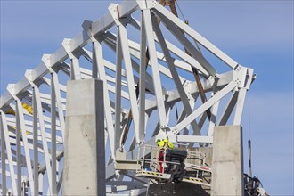 Assembly of the 105-metre-long light ring girder above the north stand of the Heinz Steyer Stadium