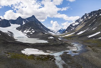 Kaskasavagge valley with Kaskapakte glacier and mountains, Kuopertjakka mountain, glacial lake with