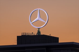 Merdedes star, Daimler, Mercedes-Benz, corporate headquarters, evening atmosphere, after sunset,