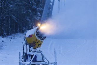 In anticipation of easing of the corona-induced logdown, the ski slope in Altenberg in Saxony's Ore