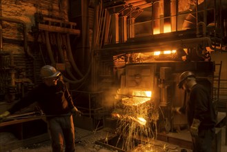 Schmees foundry in Pirna, taking a smelting sample