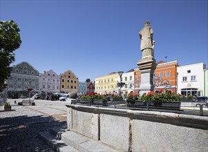 Market square with fountain, Obernberg am Inn, Innviertel, Upper Austria, Austria, Europe